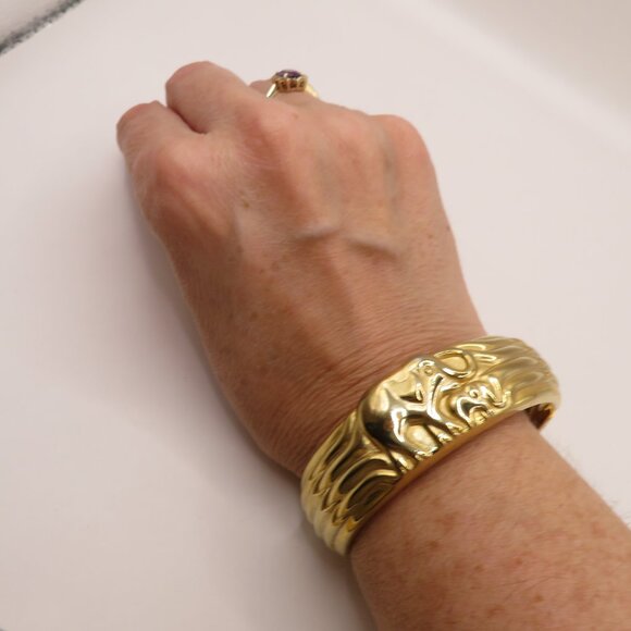 Vintage Elephant Bracelet Gold Tone - Picture 2 of 14